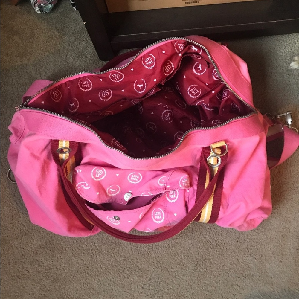 Pink huge duffle bag - Picture 2 of 11